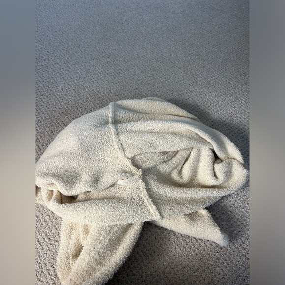 Fuzzy matching set — crop top and lounge pants - Picture 7 of 9